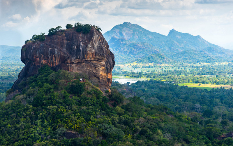 Lwia Skała to potężna formacja skalna na Sri Lance
